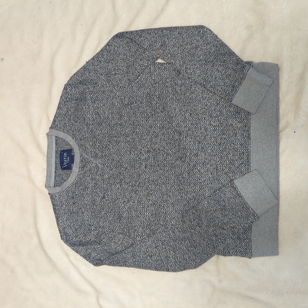 Visitor men's Gray crewneck sweater size large